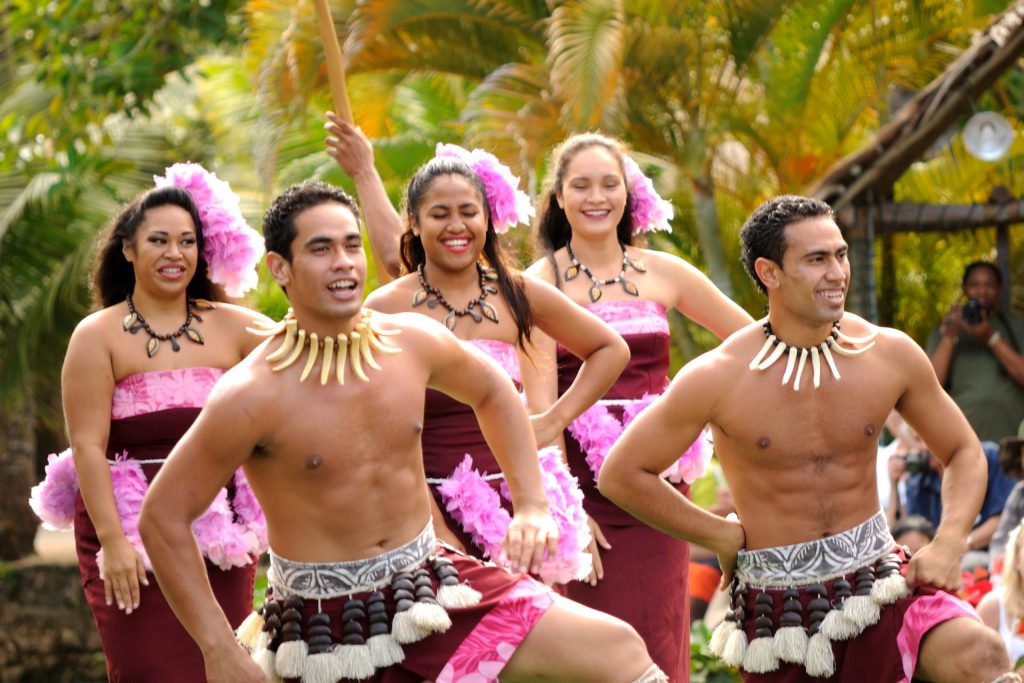 Polynesian_Cultural_Center_-_Canoe_Pageant_(8328364423)